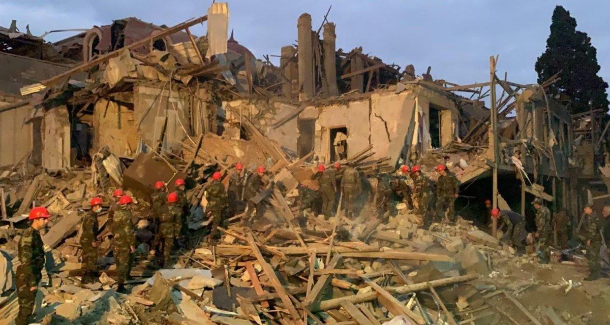 Ermenistan Gence'ye yüzlerce füze ile saldırdı