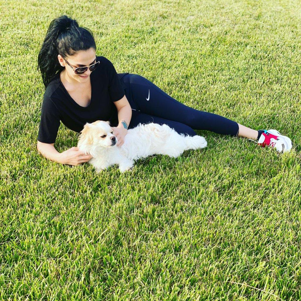 Kadıköy'de 5 gün önce kaybolan köpeğini arıyor