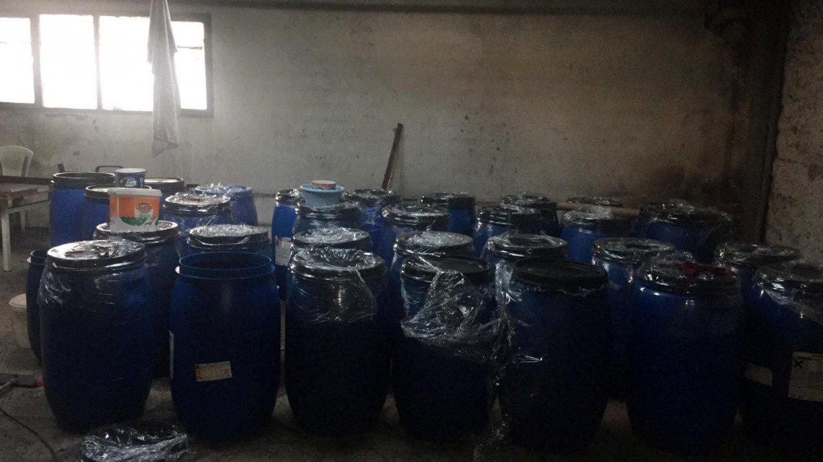 İzmir polisi, 7 ton sahte içki ele geçirdi