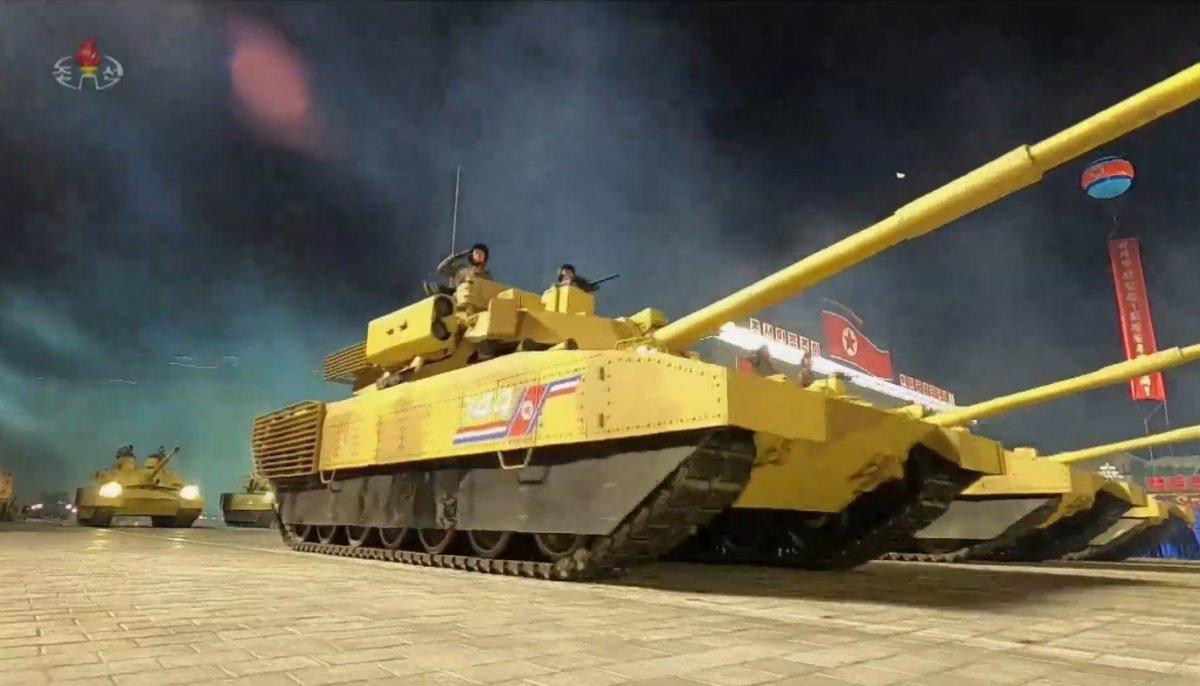 Kuzey Kore lideri Kim'den nükleer füzeli tören