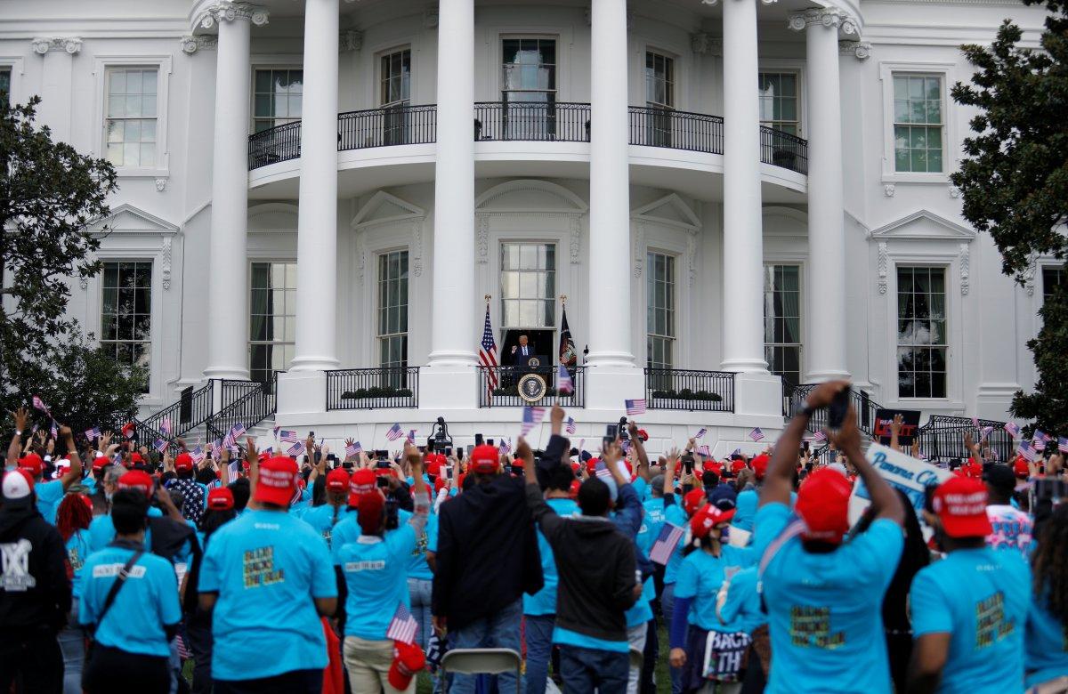 Trump, koronavirüs sonrası ilk kez bir etkinlikte
