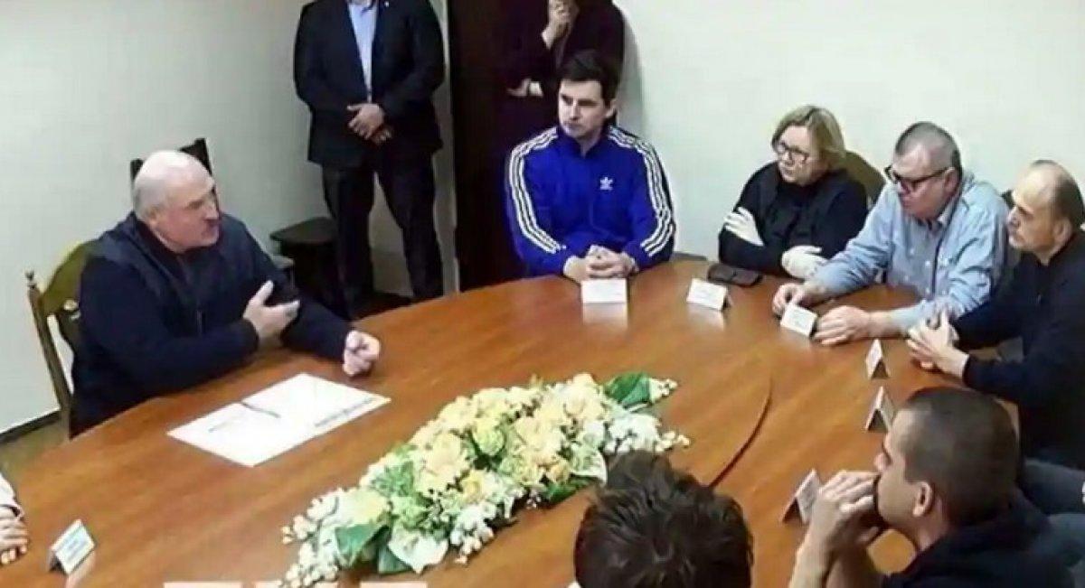 Belarus Devlet Başkanı Lukaşenko tutuklu muhaliflerle görüştü