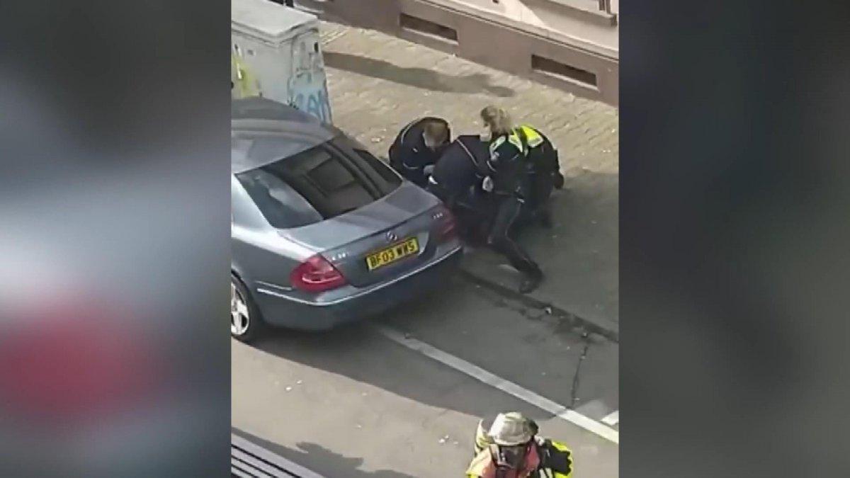 Almanya’da çocuklarını kurtarmak isteyen babaya polisten şiddet