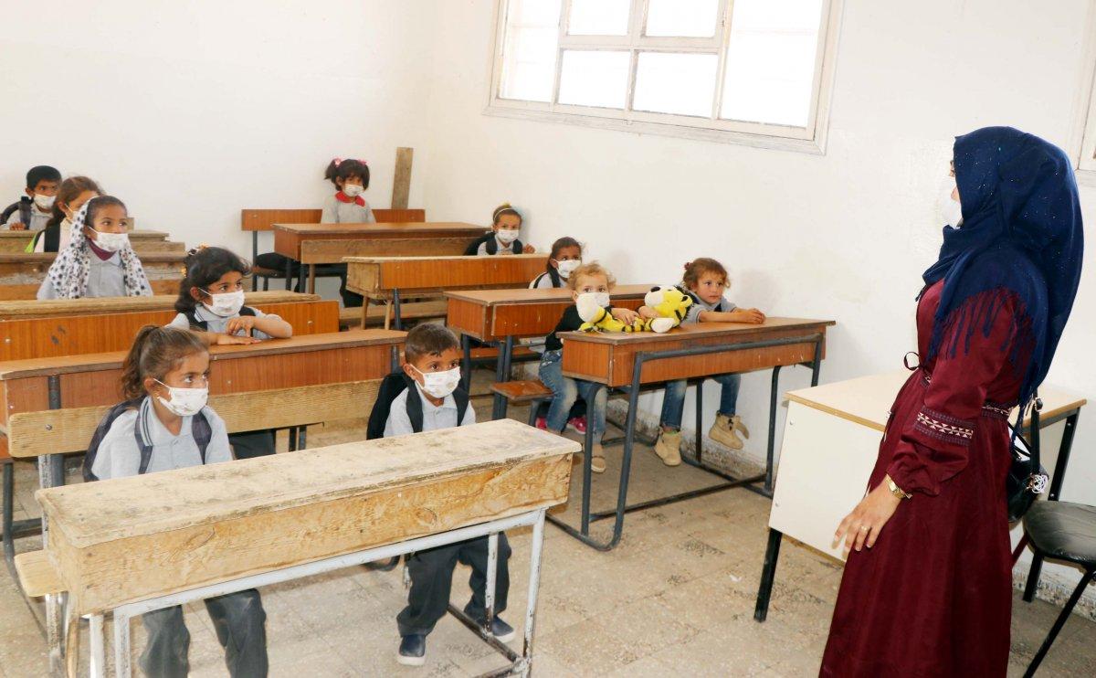 Resulayn’da öğrenciler okullarına zırhlı araçlarla gidiyor