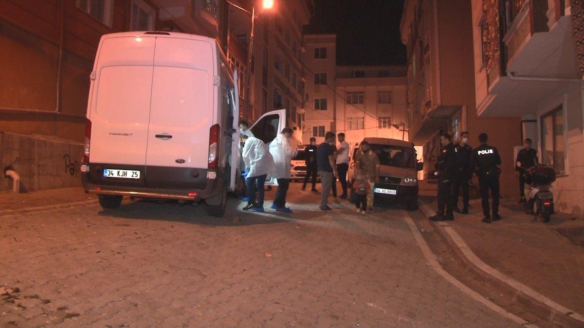 Esenyurt'ta bir kişi eşini öldürdü