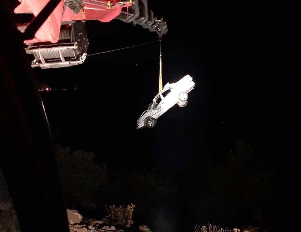 Antalya'da otomobil uçuruma düştü: 1 ölü 1 yaralı