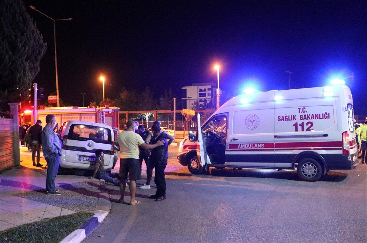 Manisa'da pikap ile hafif ticari araç çarpıştı: 7 yaralı