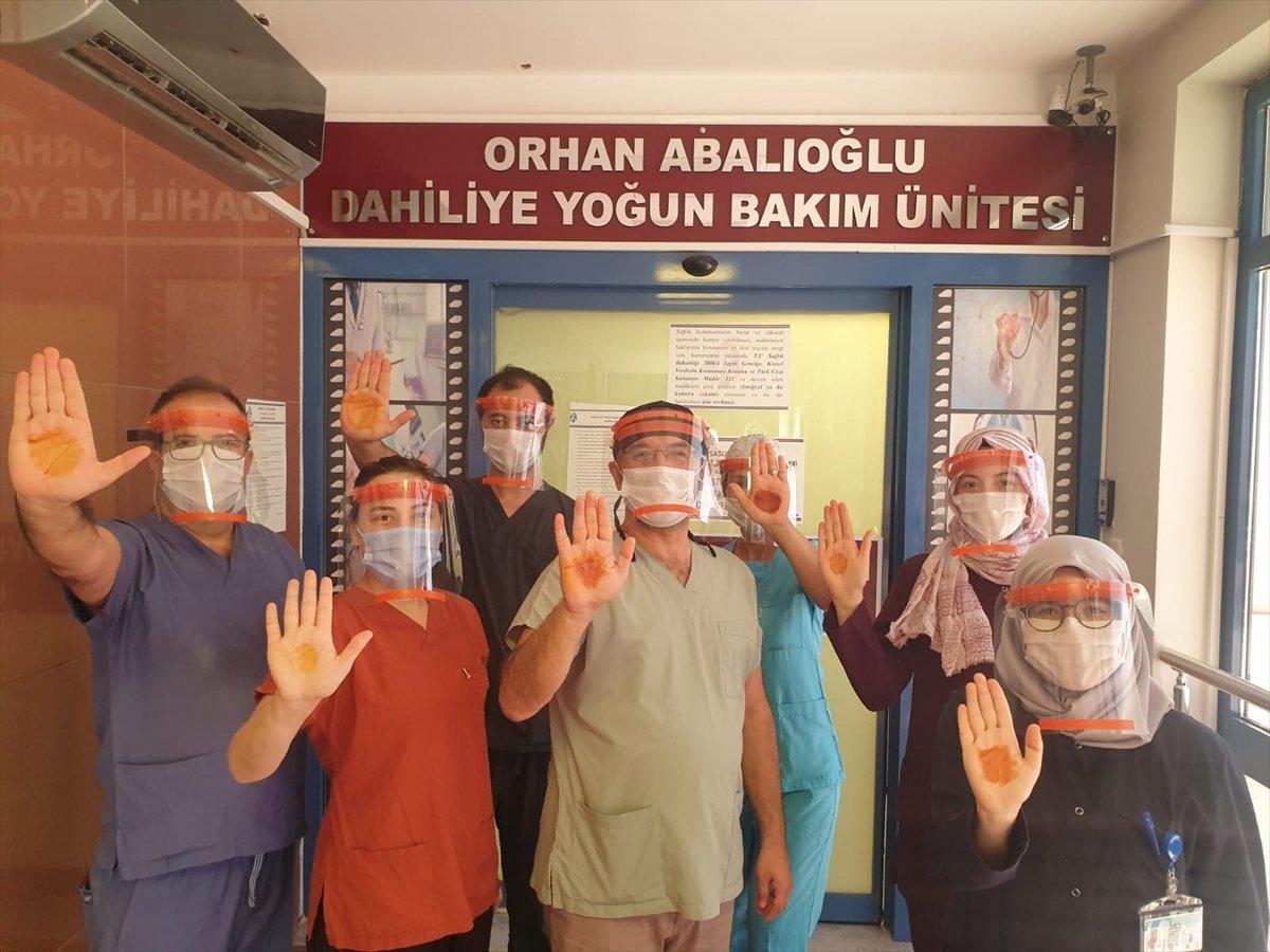 Denizli'de doktorlar, salgına karşı 'kınalı ellerle' savaşıyor