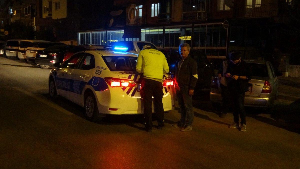 Uşak'ta alkollü sürücü direği devirdi