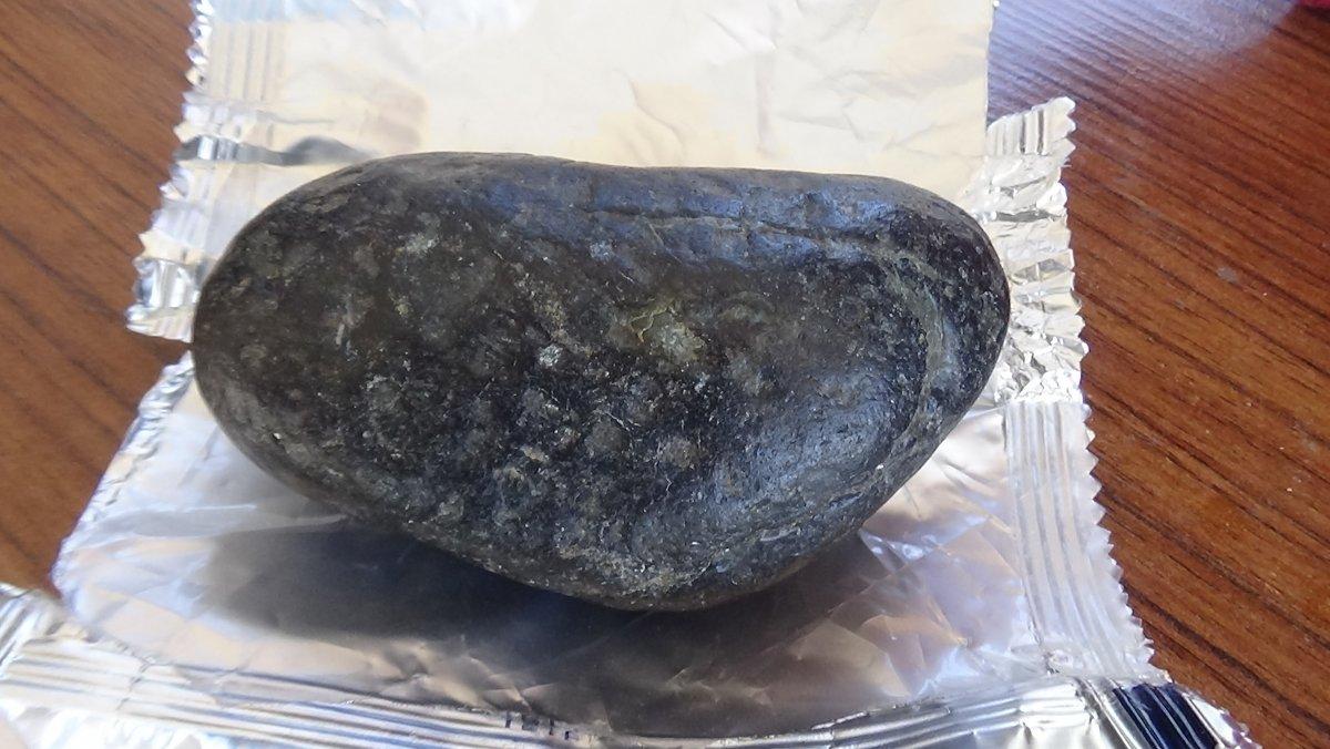 Osmaniye'de bir kişinin bahçesine göktaşı düştü