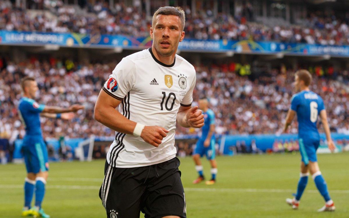 Podolski: Süper Lig'de hakemler çabuk kart gösteriyor
