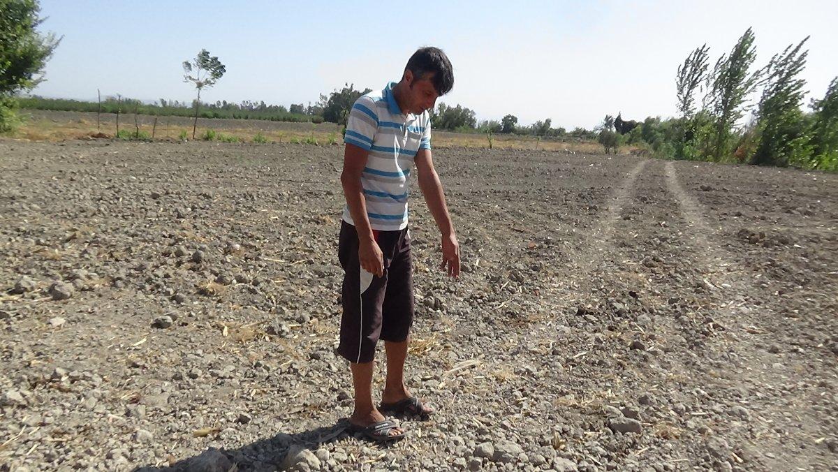 Osmaniye'de bir kişinin bahçesine göktaşı düştü