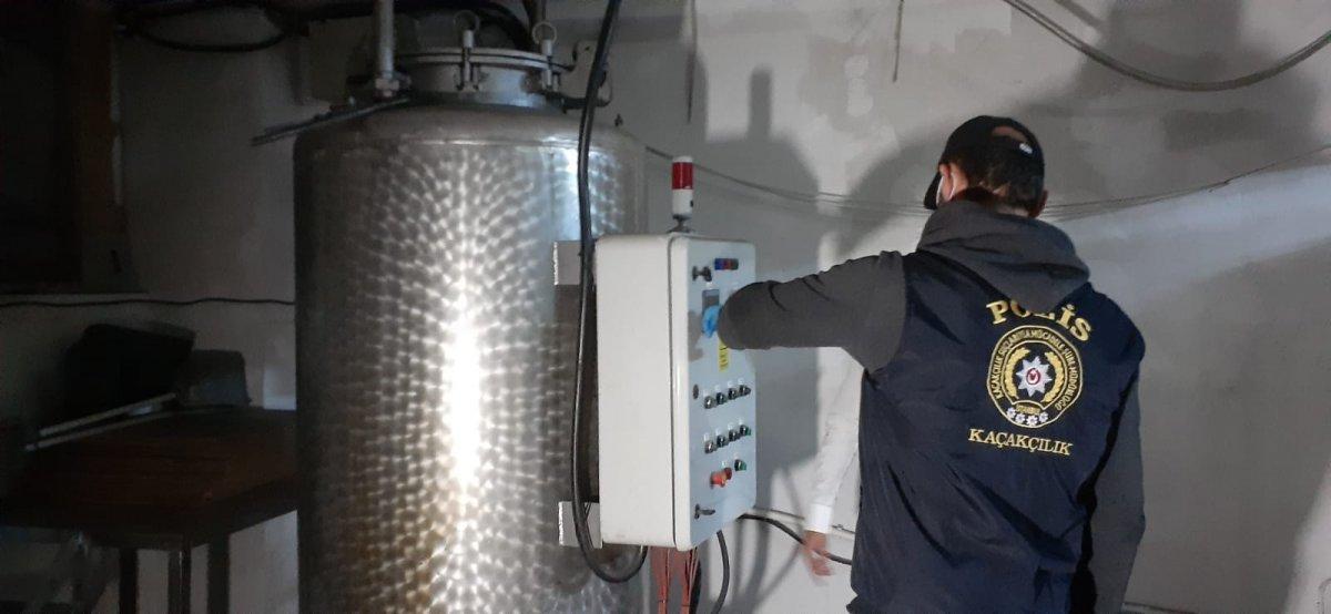 İstanbul’da sahte içki imalathanesinde 7 ton alkol bulundu
