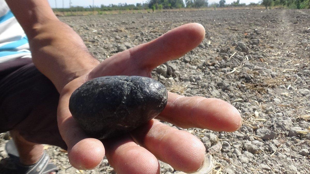 Osmaniye'de bir kişinin bahçesine göktaşı düştü