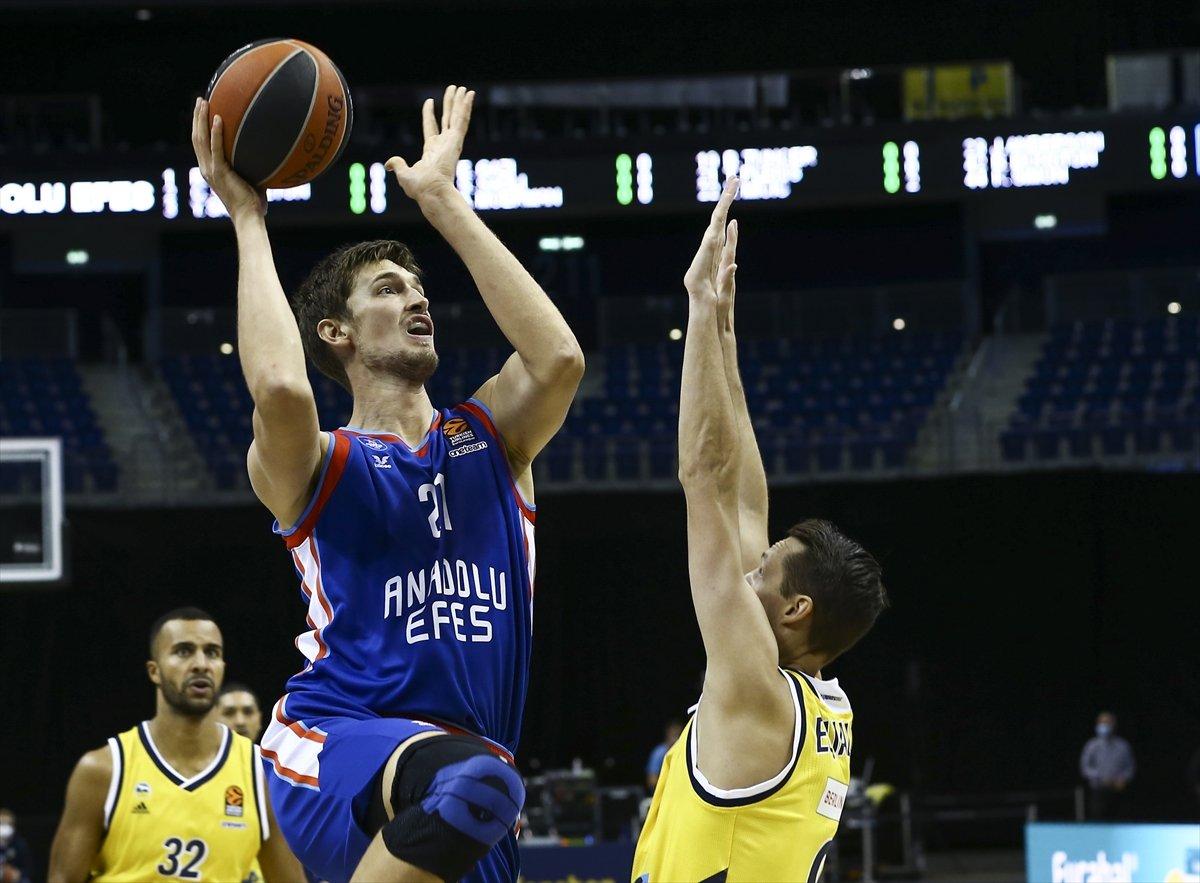Anadolu Efes Avrupa Ligi'nde ilk galibiyetini aldı
