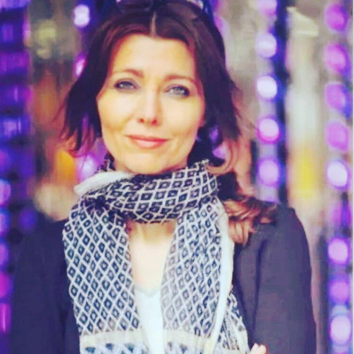 Türk yazar Elif Şafak, işgalci Ermenistan'a destek verdi