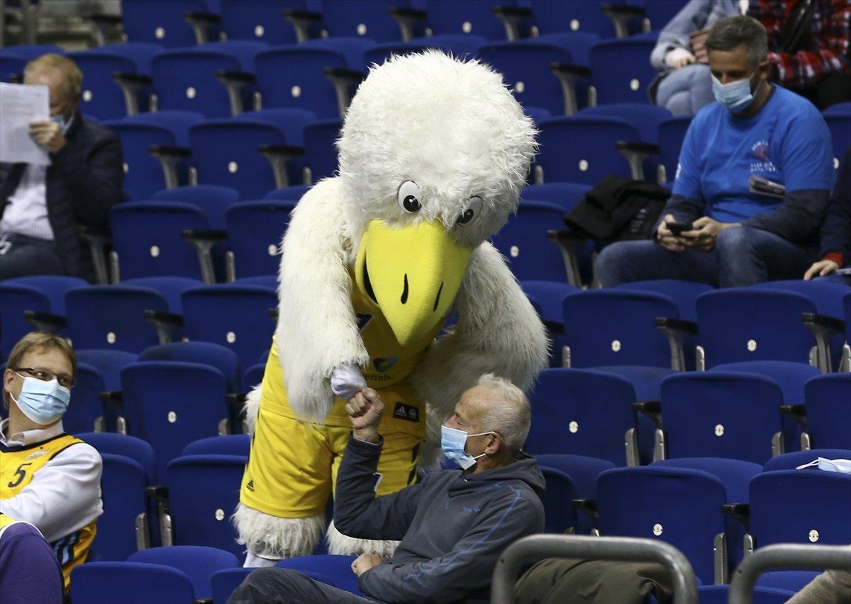 Anadolu Efes Avrupa Ligi'nde ilk galibiyetini aldı