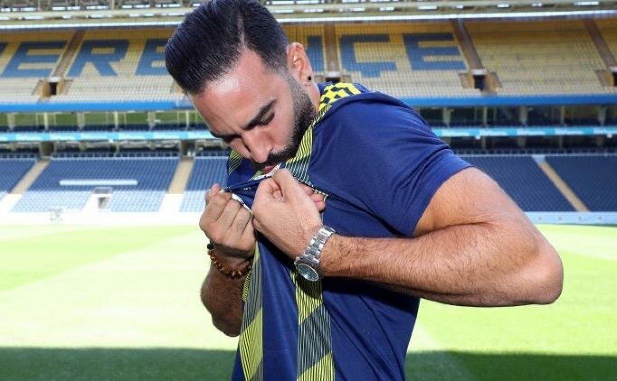 Adil Rami: Kızlar ve gece hayatı kariyerimi etkiledi