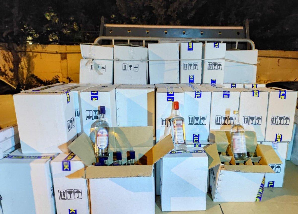 Tuzla'da tekel bayiye baskın: 811 litre etil alkol ele geçirildi