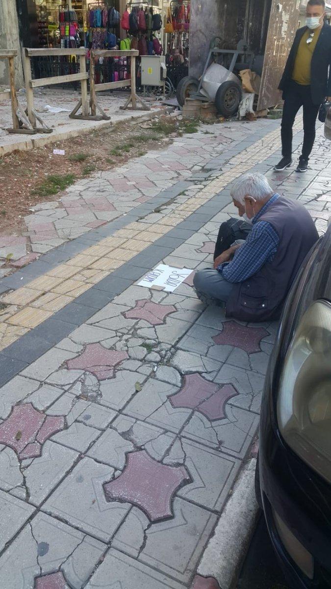 Afyonkarahisar’da yazılı dövizle dilencilik yaptı