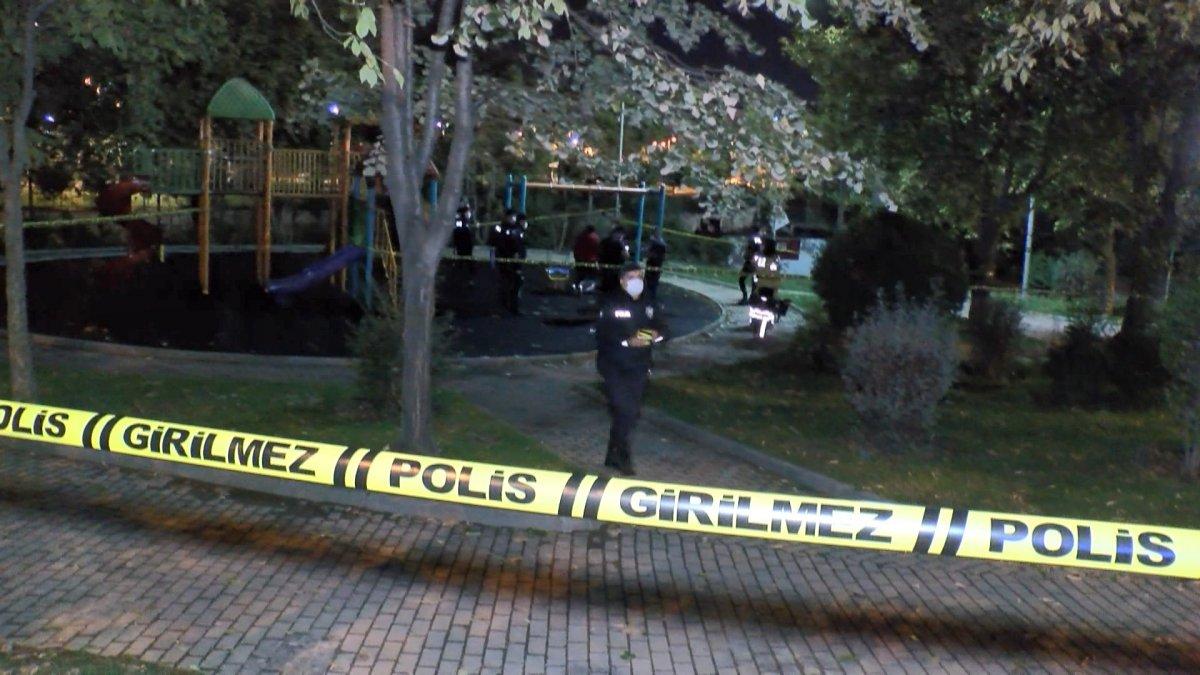 İstanbul’da 22 yaşındaki gencin cesedi salıncakta bulundu