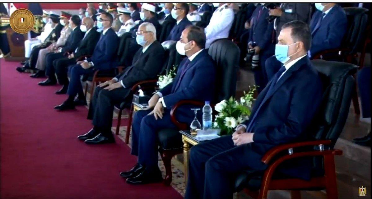 Mısır'da güvenlik güçlerinin gülümseten 'güç gösterisi'