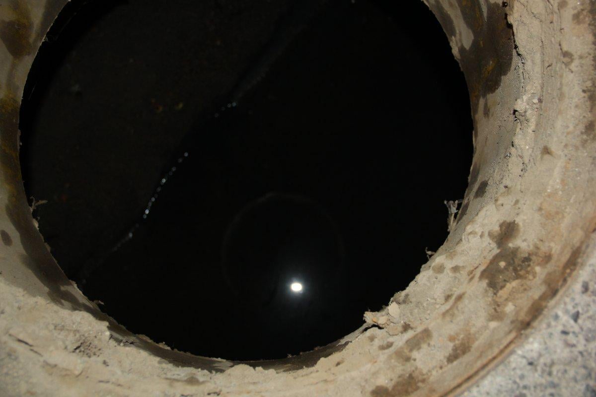 Rize'de rögardan çıkan şahıs, yağmur kanalında 1 kilometre yürüdü