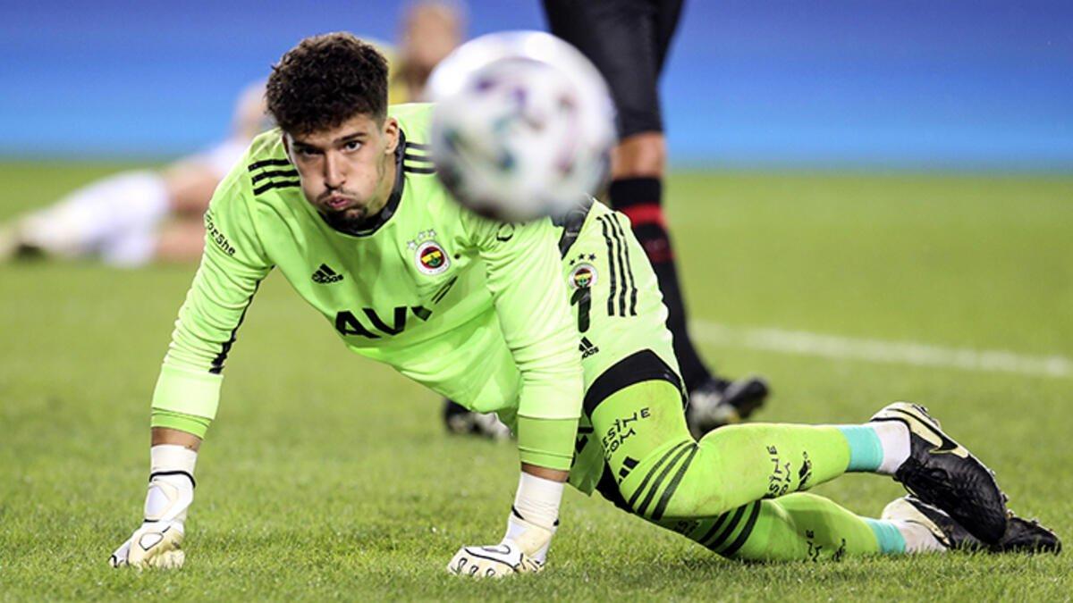 Ajax, Altay Bayındır'ı izliyor