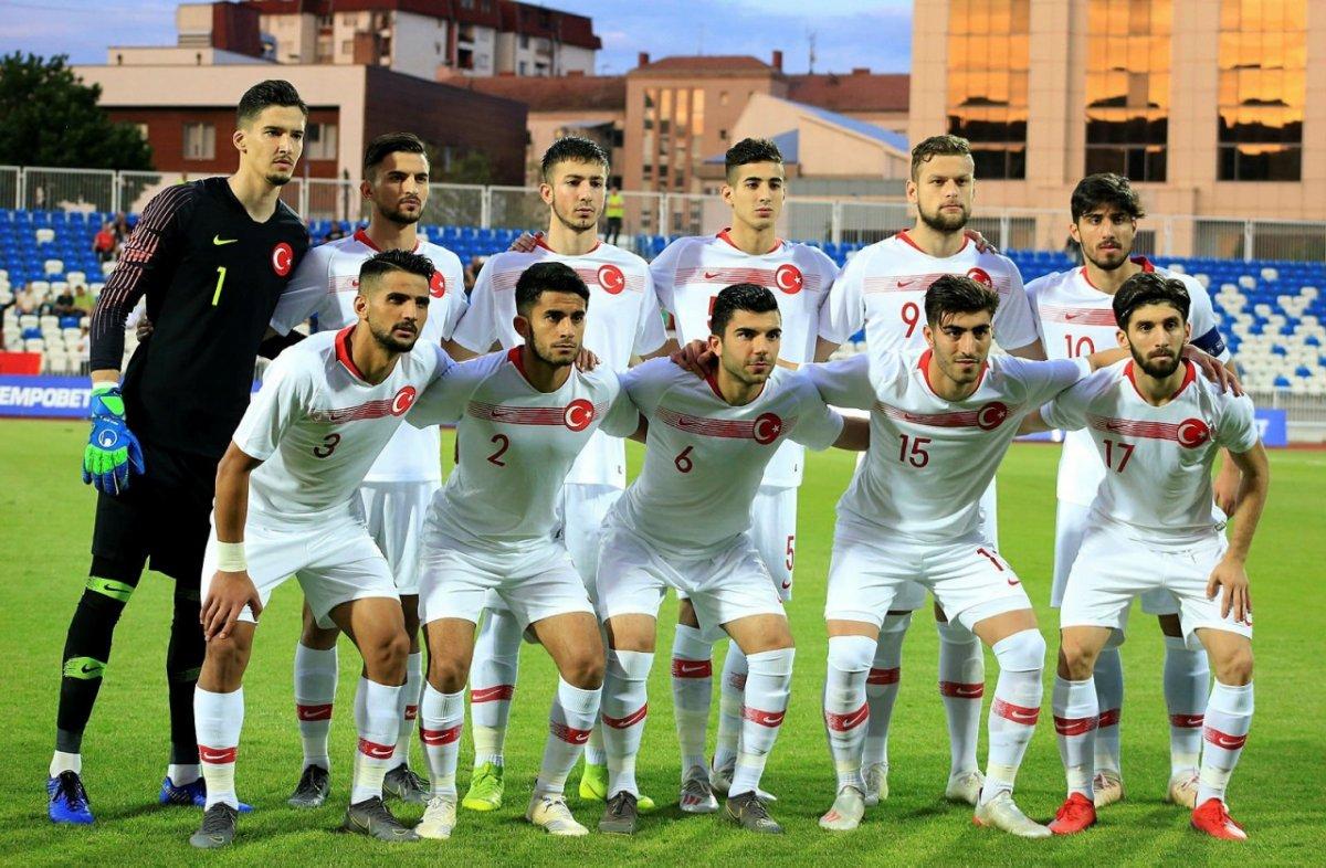 Ajax, Altay Bayındır'ı izliyor