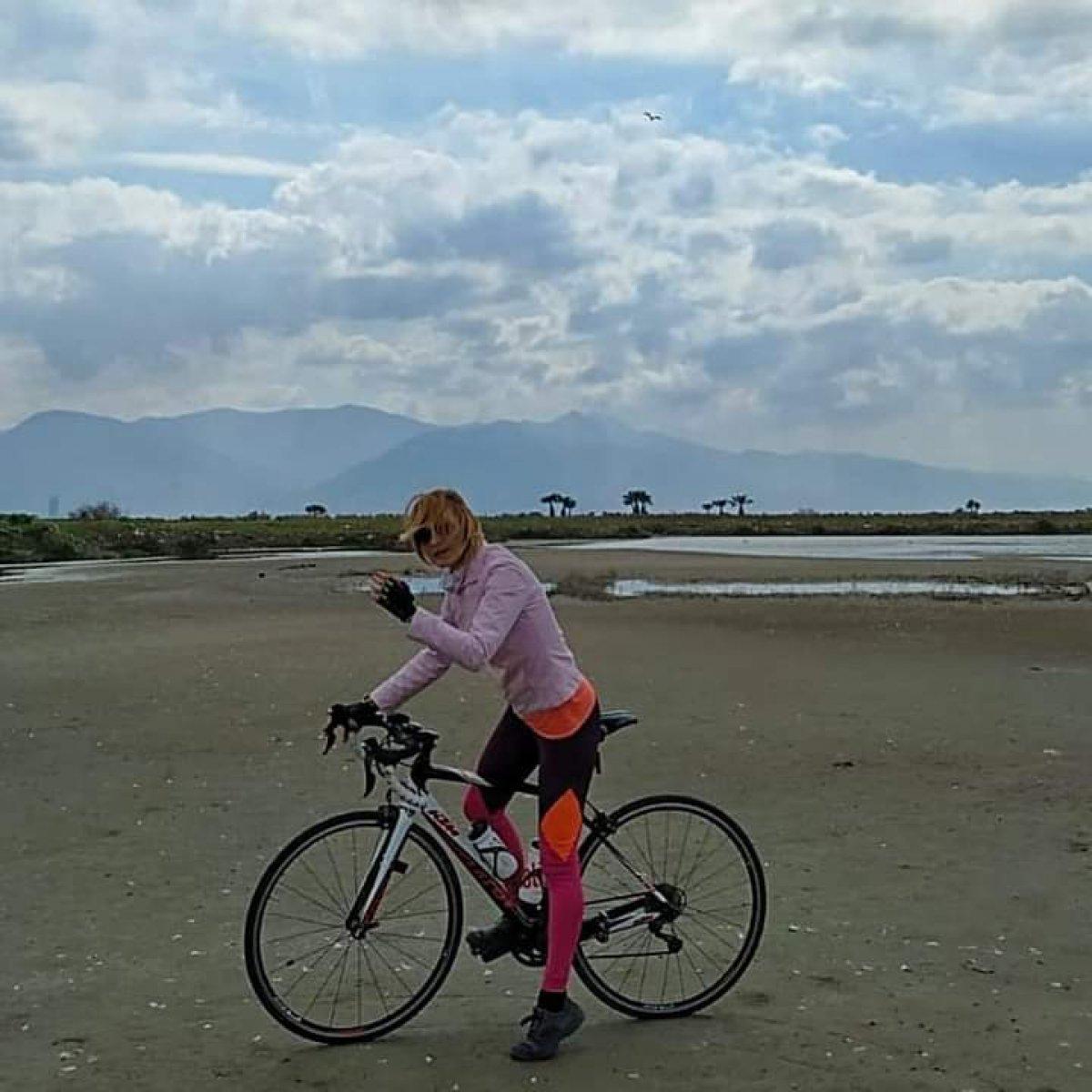 İzmir'de bisikletiyle antrenman yapan sporcuya kamyon çarptı