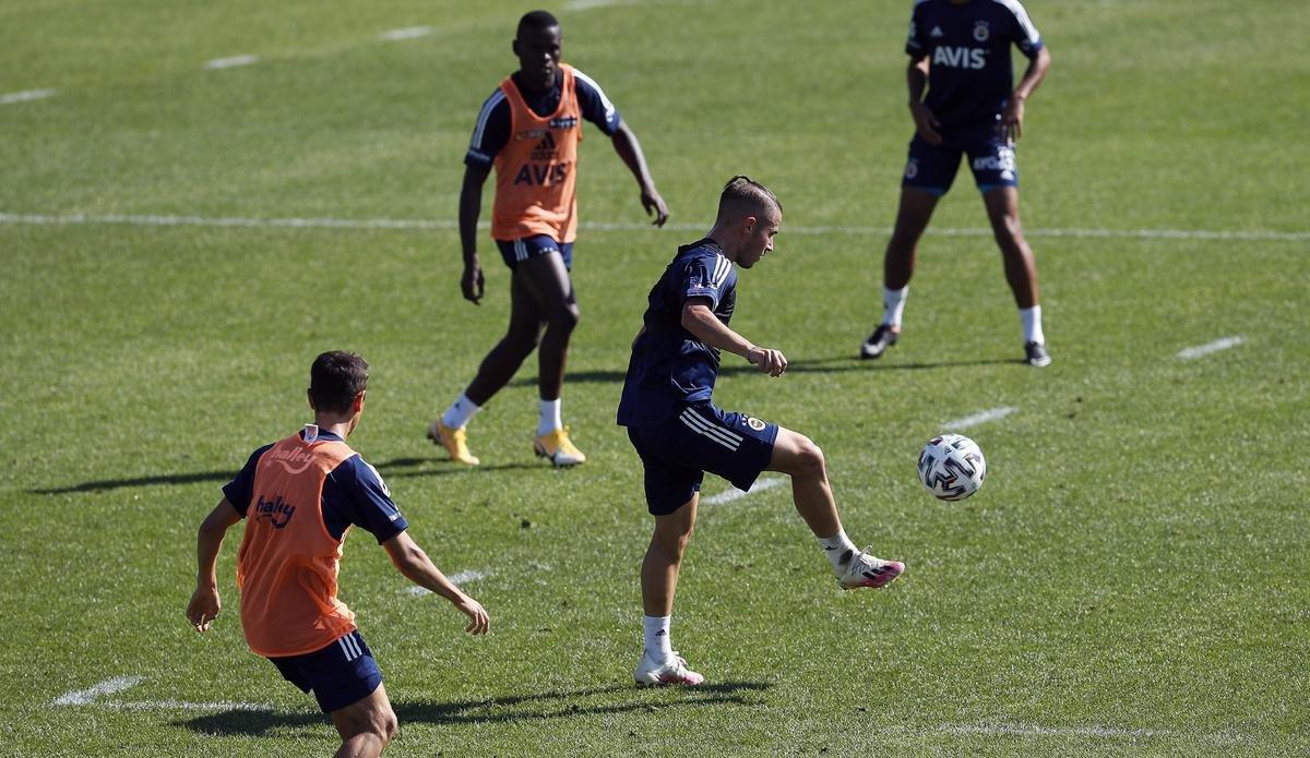 Pelkas: Hocanın istediği her pozisyonda oynarım