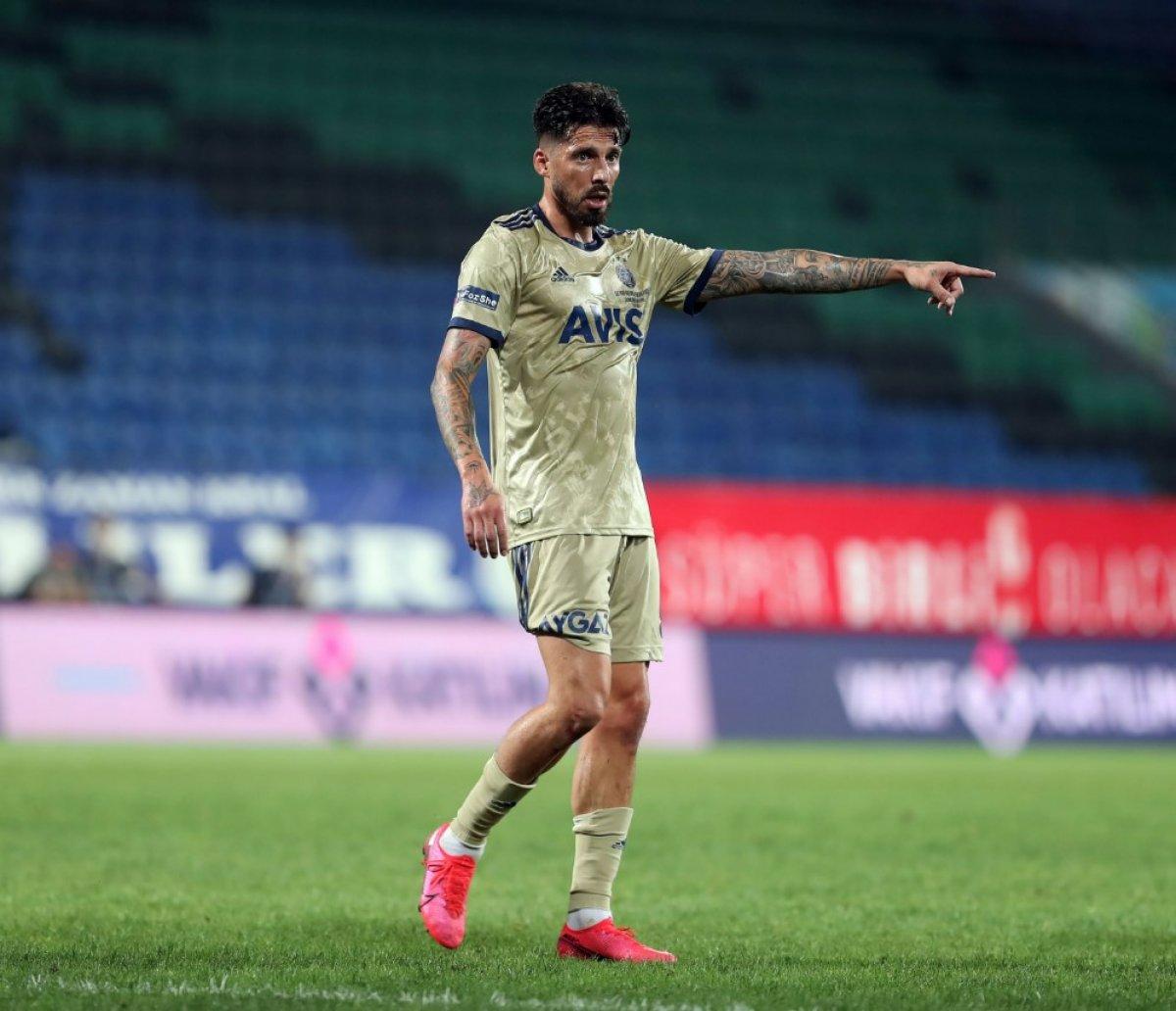 Fenerbahçeli futbolcuların Rizespor maçında giydiği formalar satıldı