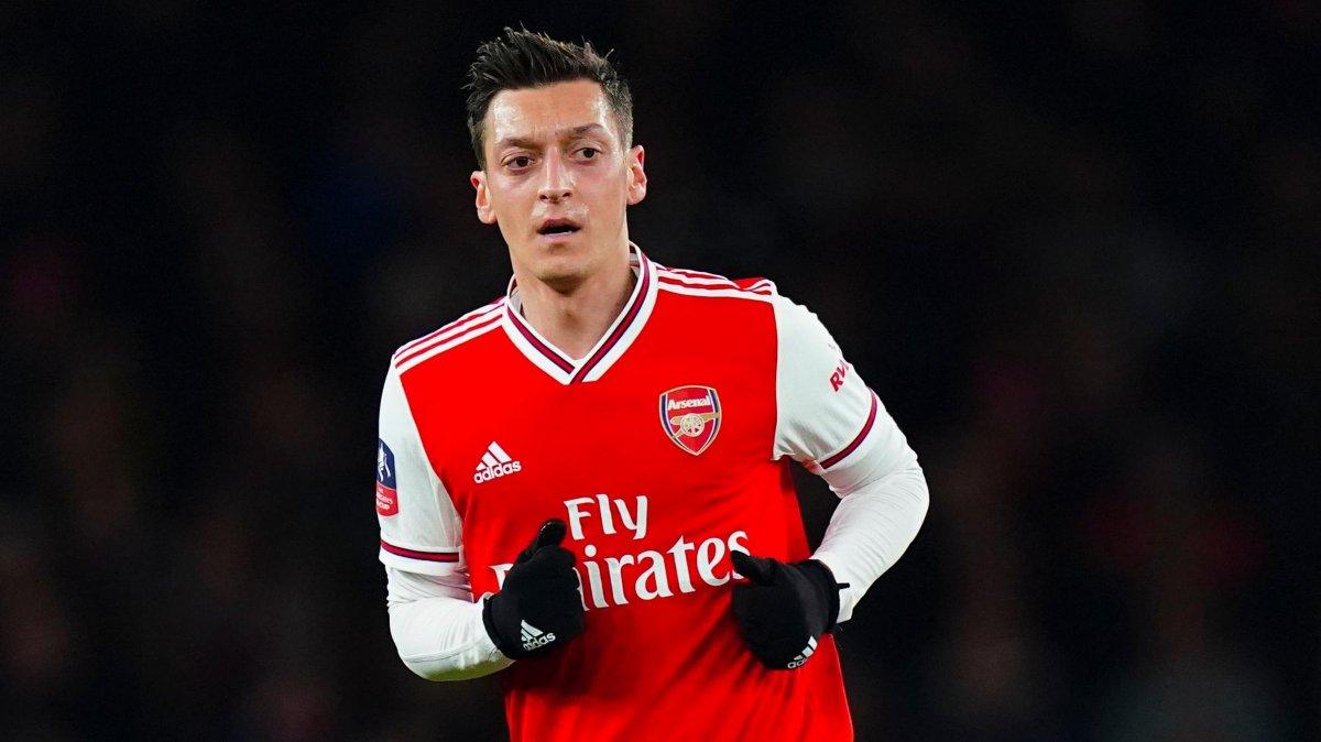 Arsenal taraftarı Mesut Özil için imza kampanyası başlattı