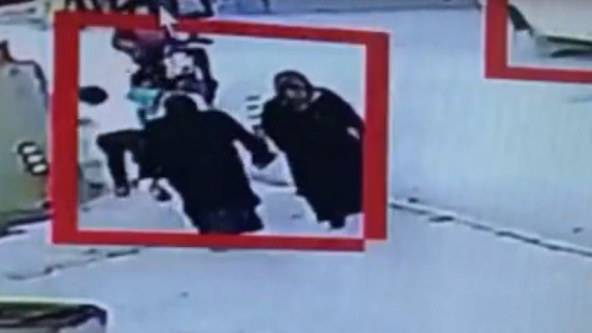 Bilecik'te motosikletlinin 5 yaşındaki çocuğa çarpma anı