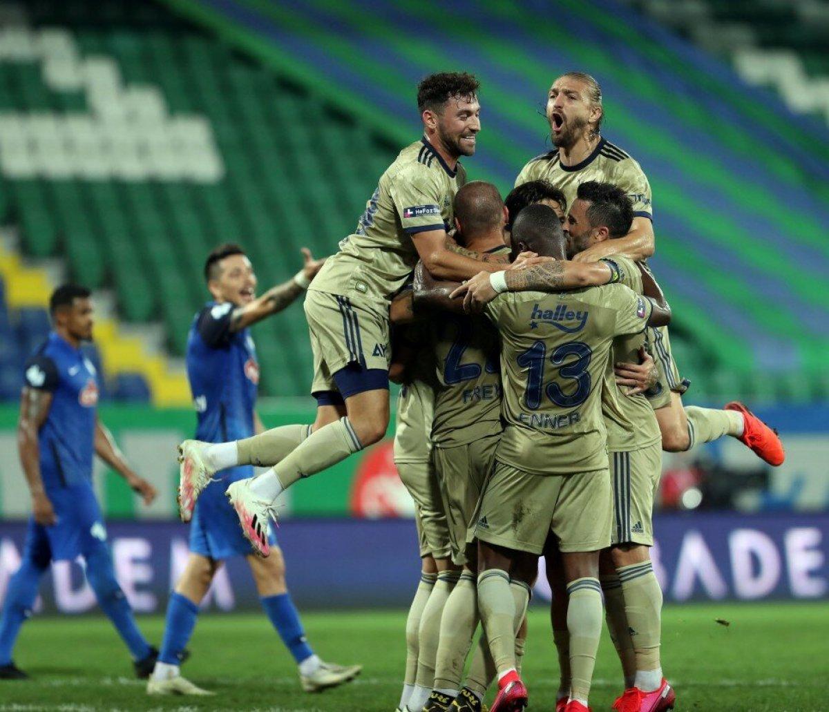 Fenerbahçeli futbolcuların Rizespor maçında giydiği formalar satıldı