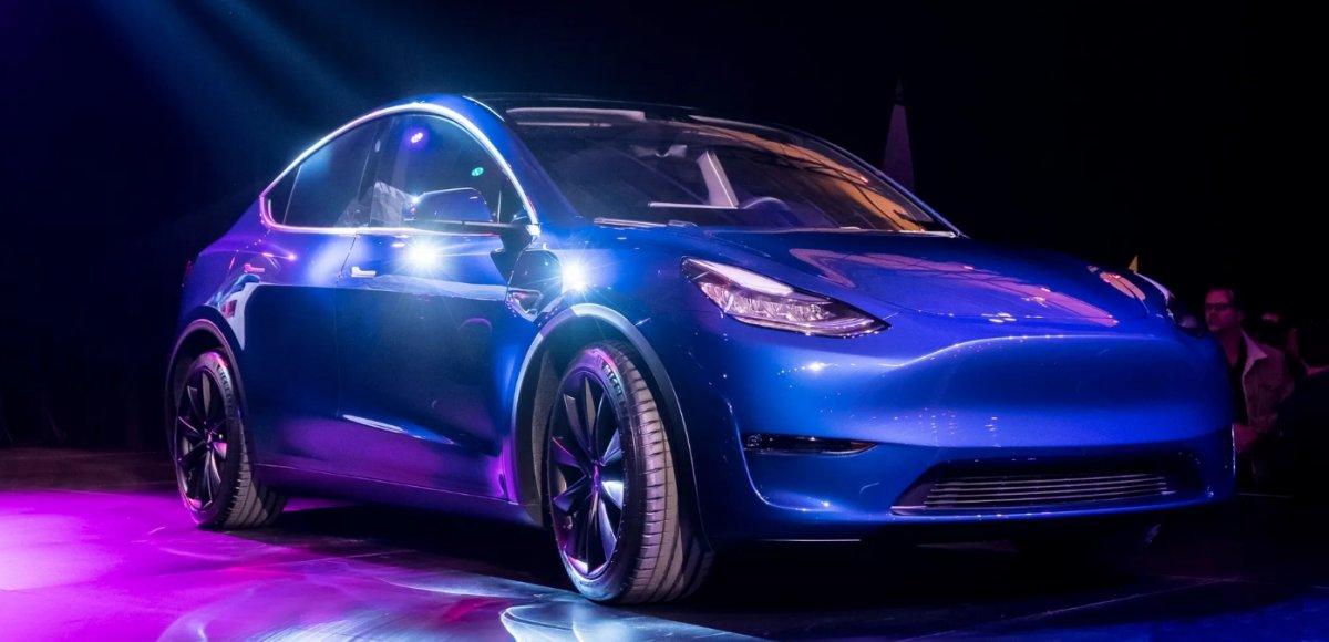 TESLA MODEL Y