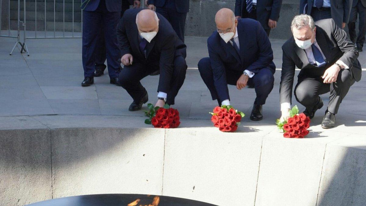 Ermenistan’a giden Yunan bakan sözde soykırım anıtını ziyaret etti