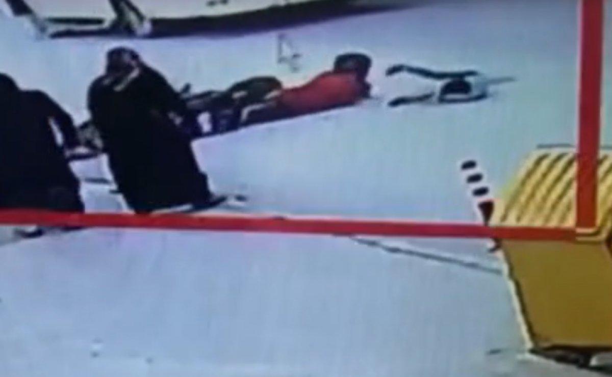 Bilecik'te motosikletlinin 5 yaşındaki çocuğa çarpma anı