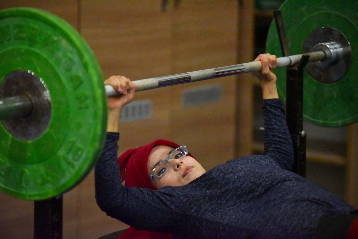 Antalya'da 'bu kız hiçbir şey başaramaz' diyenlere inat şampiyon oldu