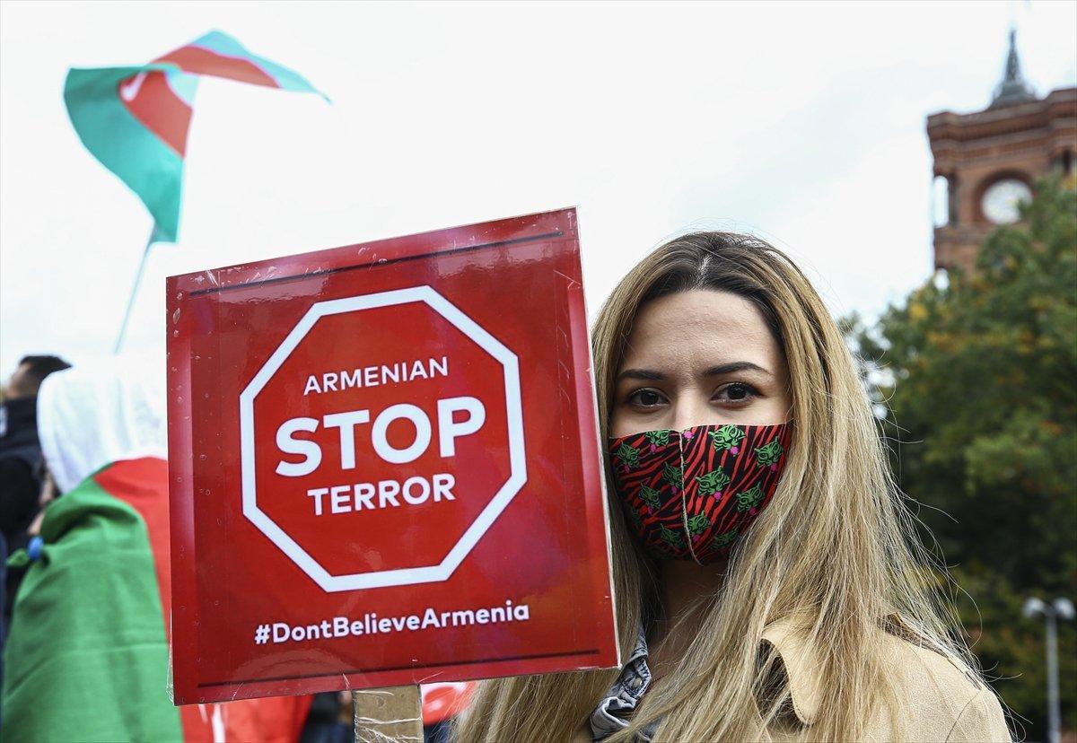 Berlin’de Azerbaycan’a destek gösterisi