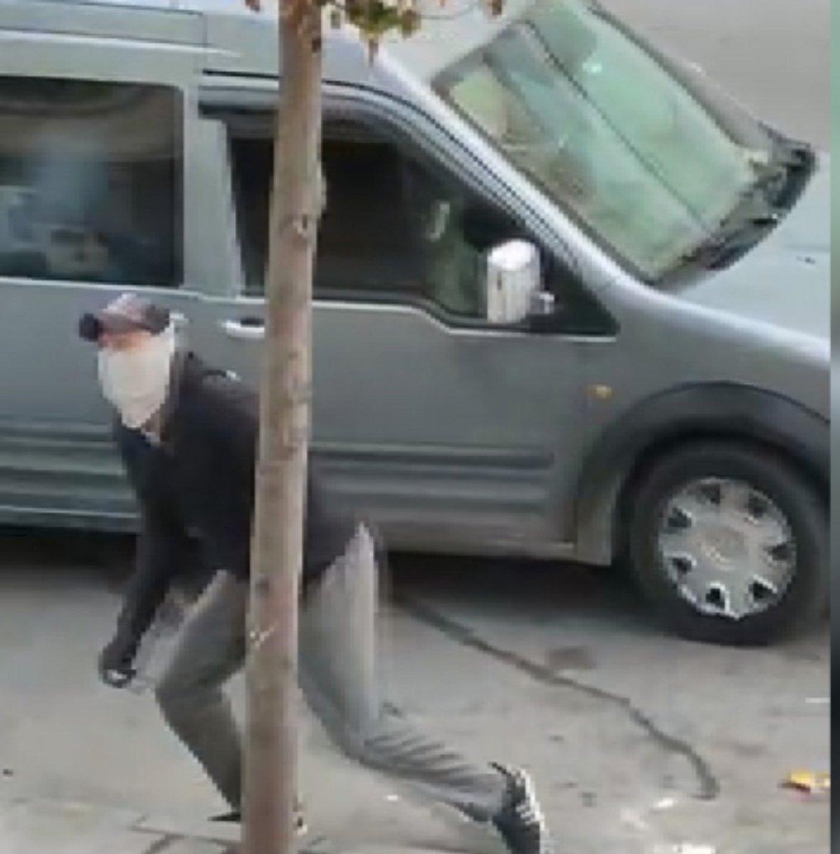 Esenyurt'ta vatandaşlara taş atan hırsız kamerada