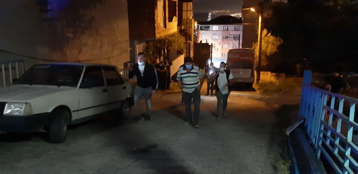 Kocaeli'de bir kişi evine giderken silahlı saldırıya uğradı