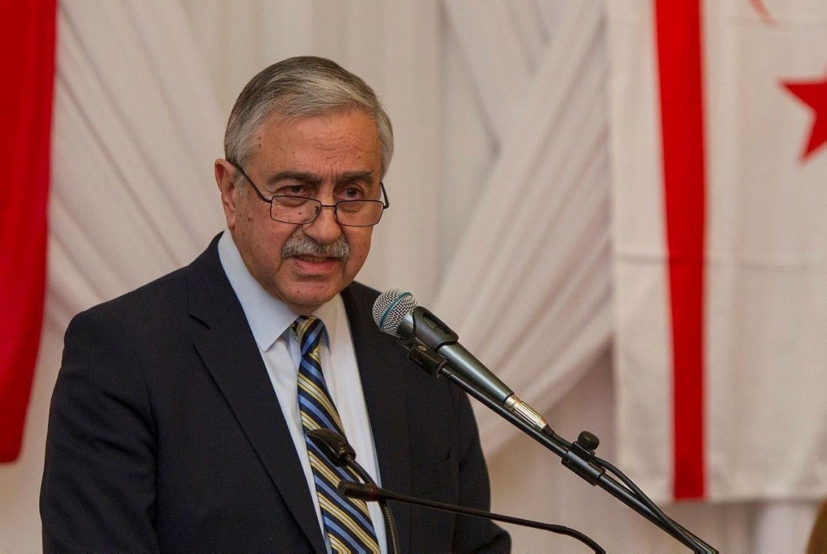 Mustafa Akıncı siyaseti bıraktı