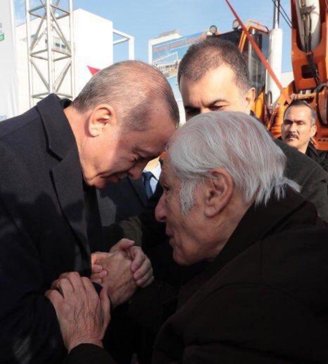 AK Parti Sözcüsü Ömer Çelik, ölüm yıl dönümünde Nuri Pakdil'i andı