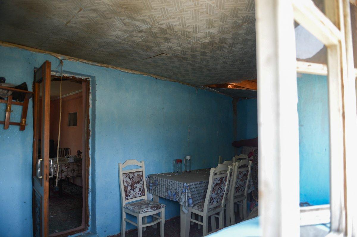 Azerbaycan'da cephe hattındaki köyde tek başına yaşıyor