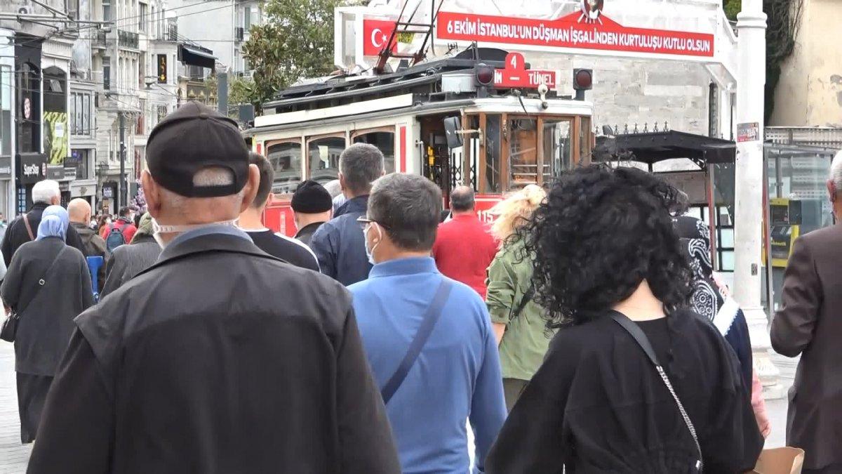 Taksim'de koronavirüse rağmen dikkat çeken kalabalık