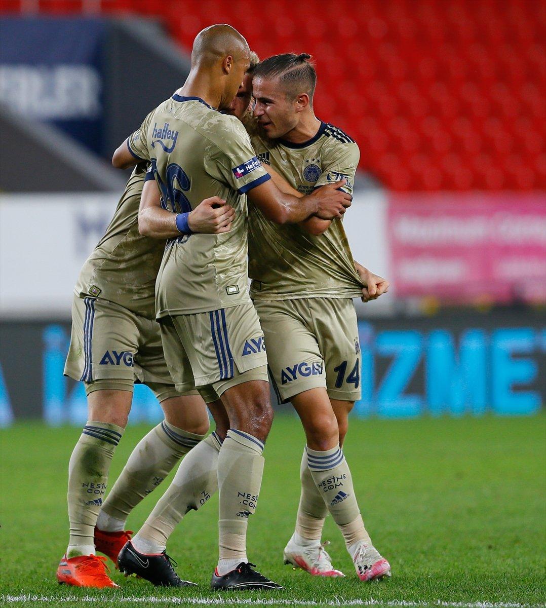 Fenerbahçe, Göztepe deplasmanında 3 puanı aldı