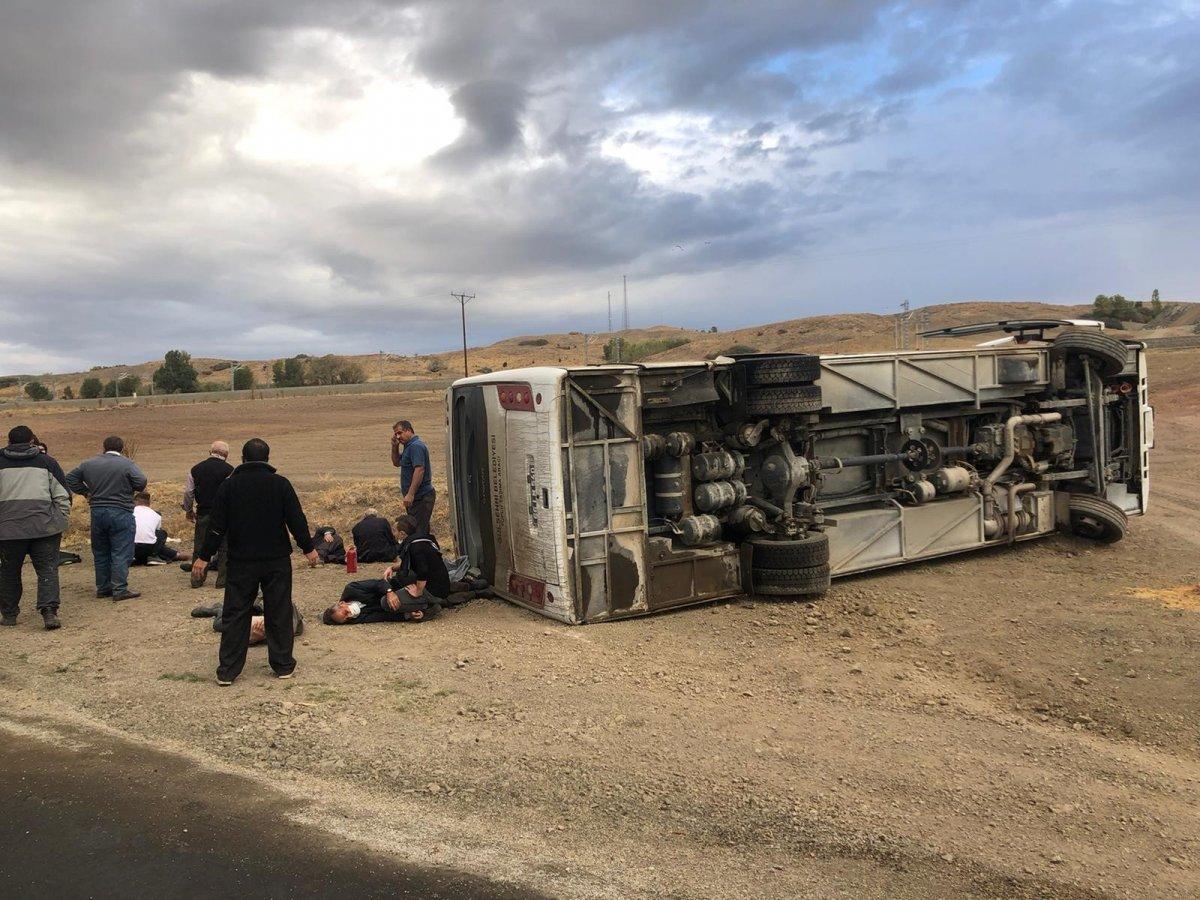 Yozgat'ta belediye otobüsü devrildi: 17 yaralı