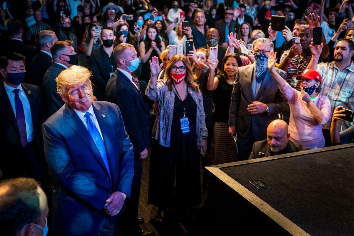 Donald Trump seçimleri kazanması için kilisede kutsandı