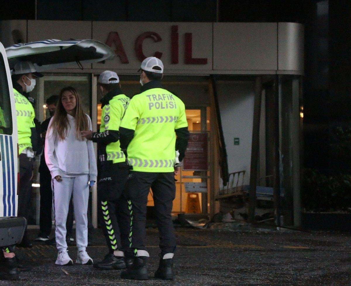 Şişli’de fren yerine gaza basan kadın sürücü acile girdi